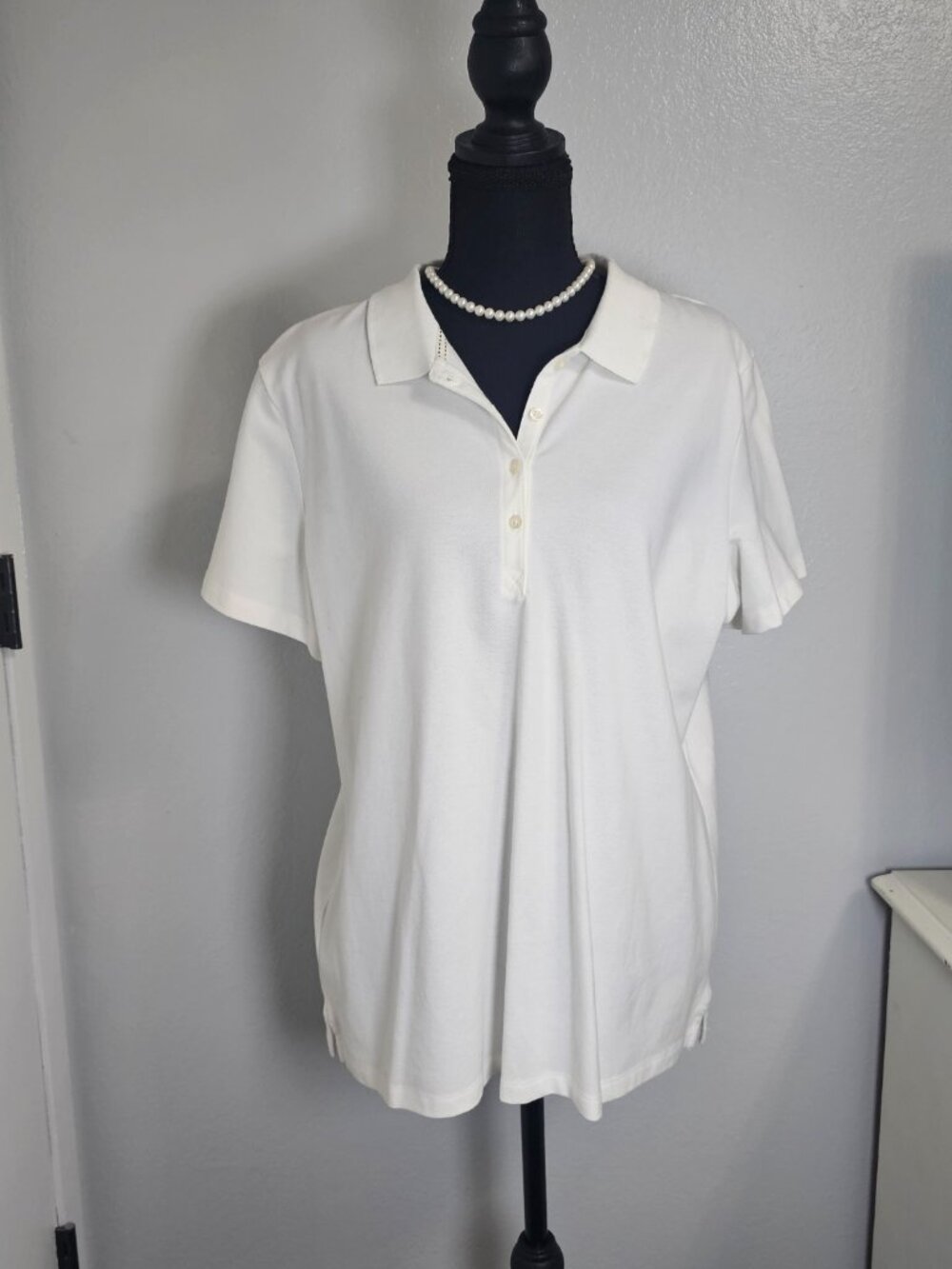 NEW St. John's Bay Classic Women's White 4 Button Polo Shirt - Size XL - Picture 2 of 5